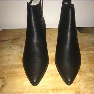 Old Navy Pointed Tie Ankle Boots